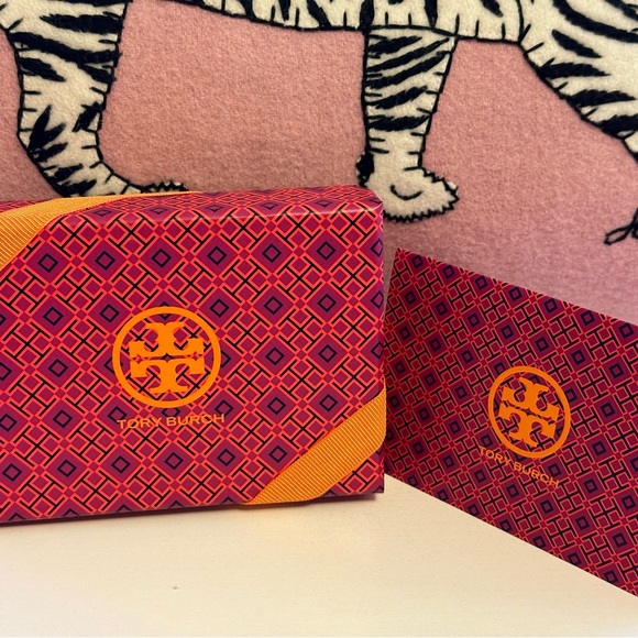 Tory Burch Bracelet Rolled Brass NWOT sold out online - Picture 8 of 8